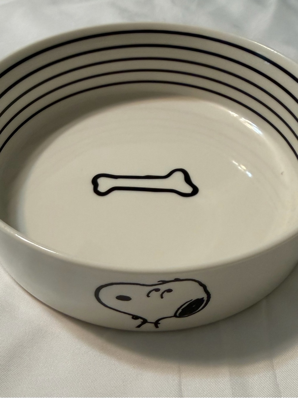 Peanuts White Ceramic Dog Bowl